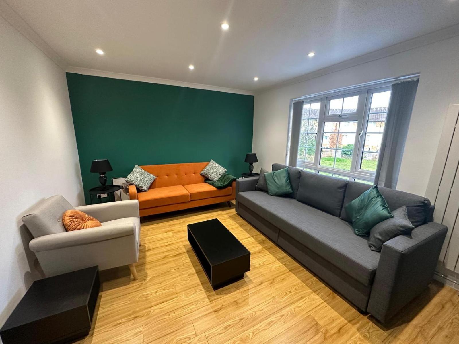 Rooms In Stylish House Milton Keynes Exteriör bild