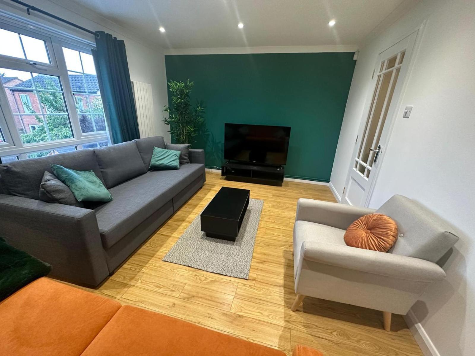 Rooms In Stylish House Milton Keynes Exteriör bild